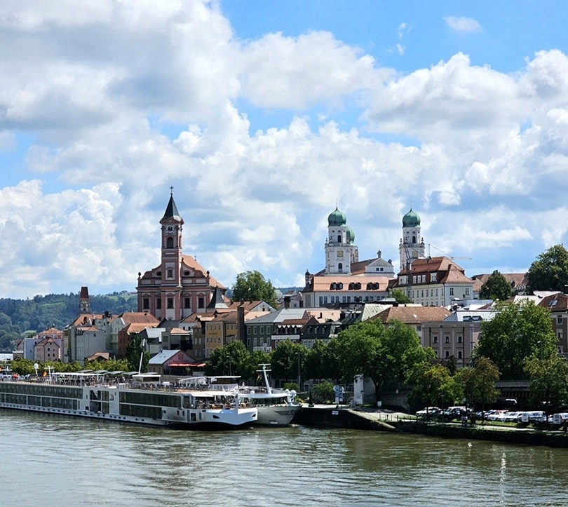 Passauer Altstadt mit Dom St. Stephan von der Donau aus – Einsatzgebiet unseres Handwerksbetriebs