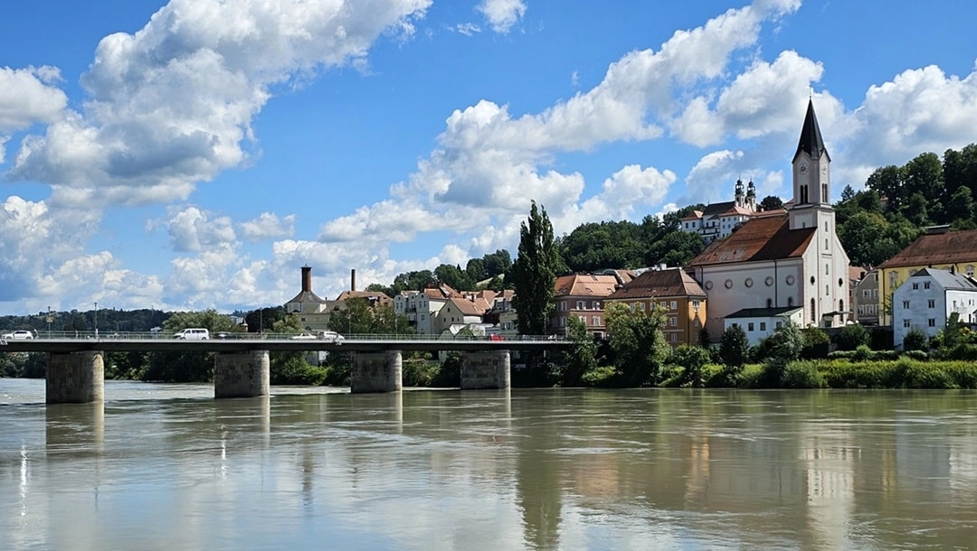 Marienbrücke und Innstadt in Passau – Wohnhäuser mit Trinkwasserleitungen im Bestand